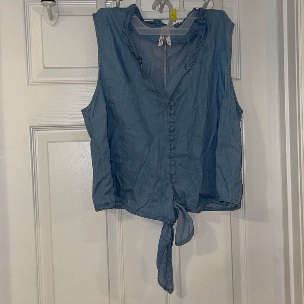 Sleeveless front tie top